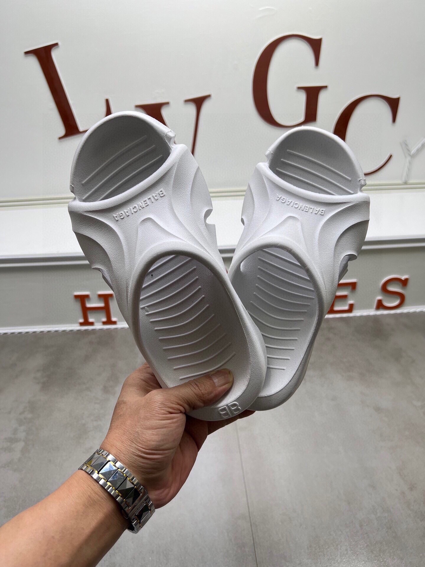 Balenciaga 🔥 New model is on the shelves🔥 Balenciaga mold closed special-shaped slippers