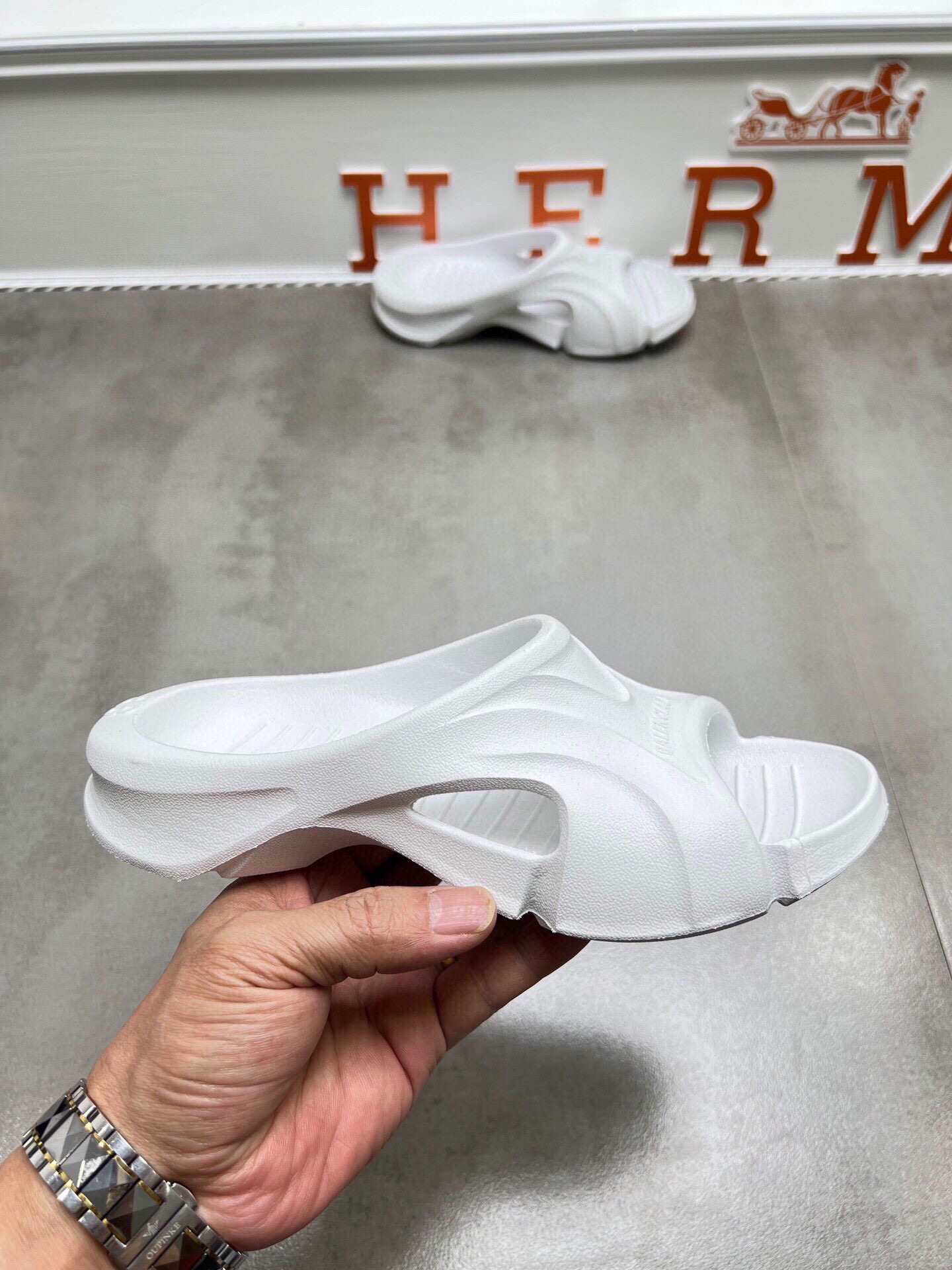 Balenciaga 🔥 New model is on the shelves🔥 Balenciaga mold closed special-shaped slippers