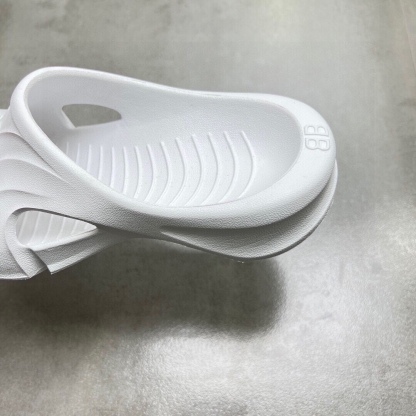 Balenciaga 🔥 New model is on the shelves🔥 Balenciaga mold closed special-shaped slippers