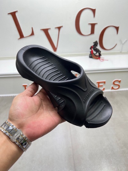 Balenciaga 🔥 New model is on the shelves🔥 Balenciaga mold closed special-shaped slippers