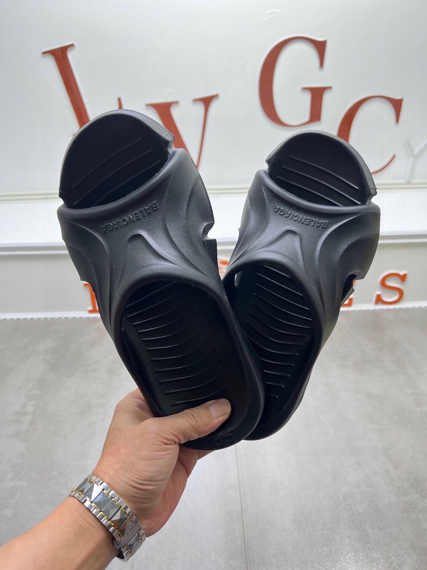 Balenciaga 🔥 New model is on the shelves🔥 Balenciaga mold closed special-shaped slippers