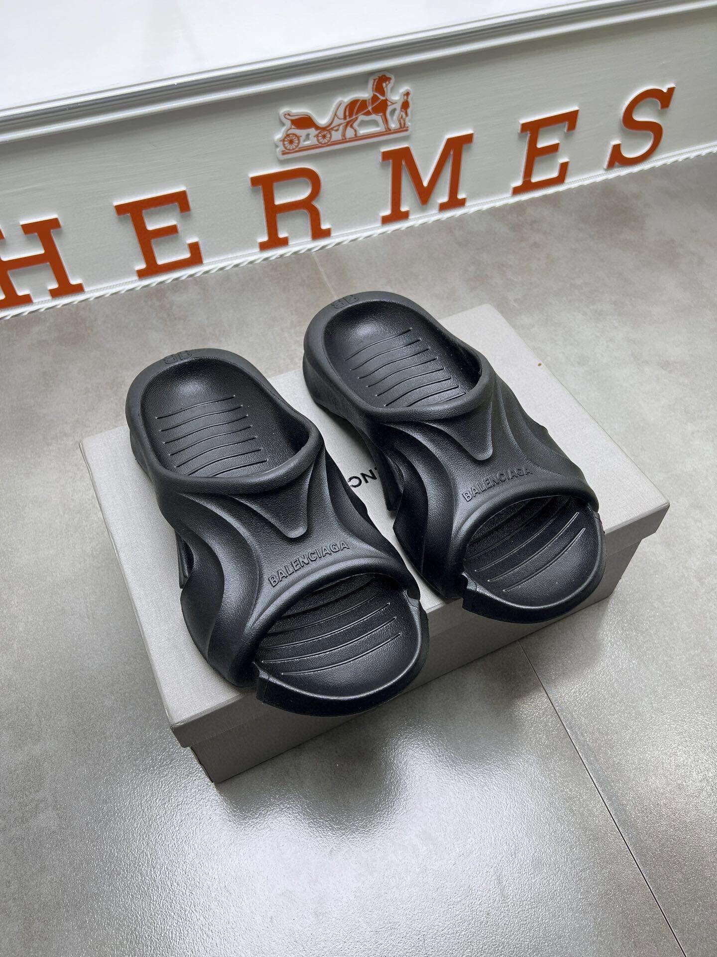 Balenciaga 🔥 New model is on the shelves🔥 Balenciaga mold closed special-shaped slippers