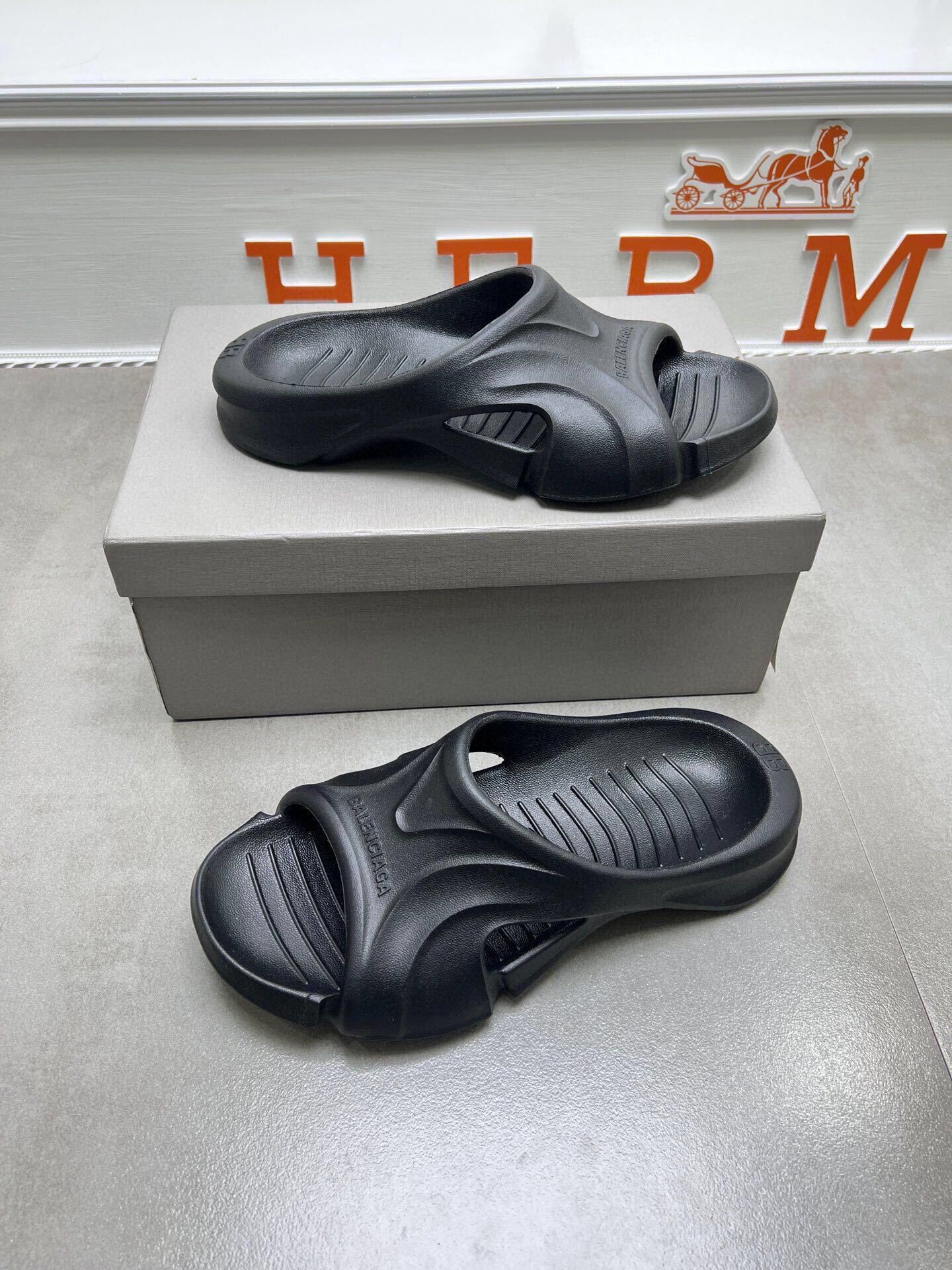 Balenciaga 🔥 New model is on the shelves🔥 Balenciaga mold closed special-shaped slippers