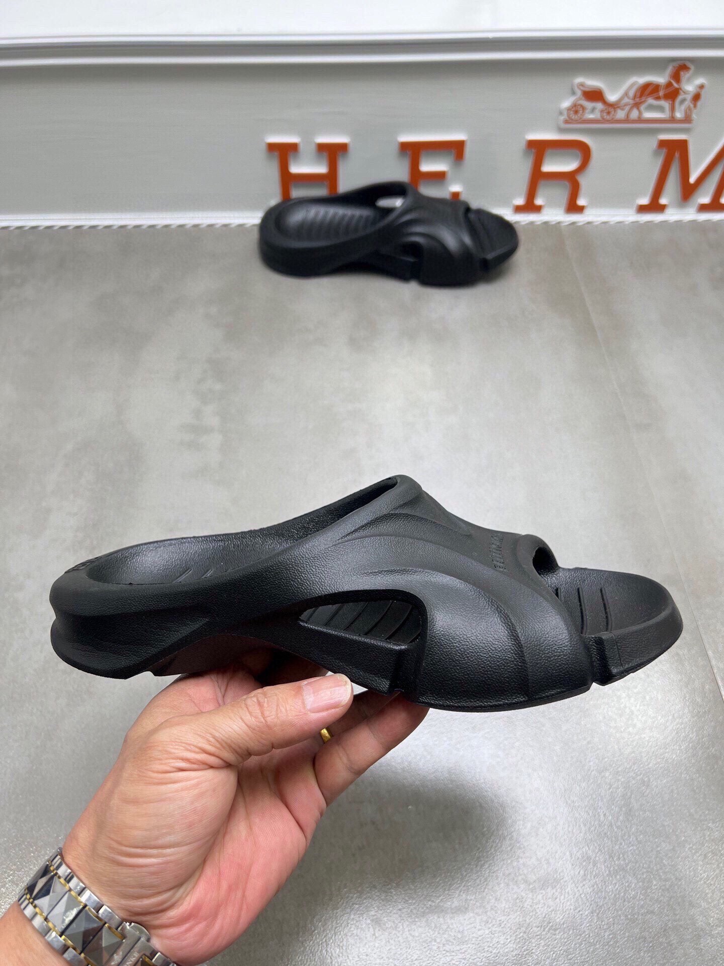 Balenciaga 🔥 New model is on the shelves🔥 Balenciaga mold closed special-shaped slippers