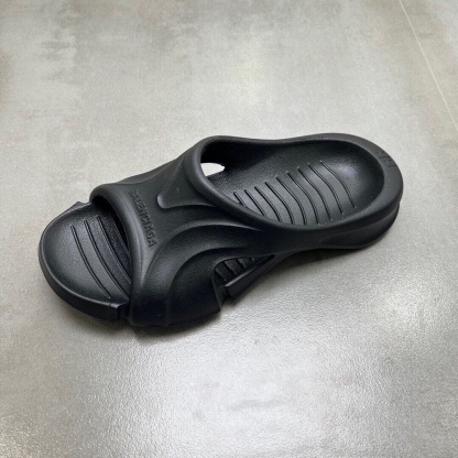 Balenciaga 🔥 New model is on the shelves🔥 Balenciaga mold closed special-shaped slippers