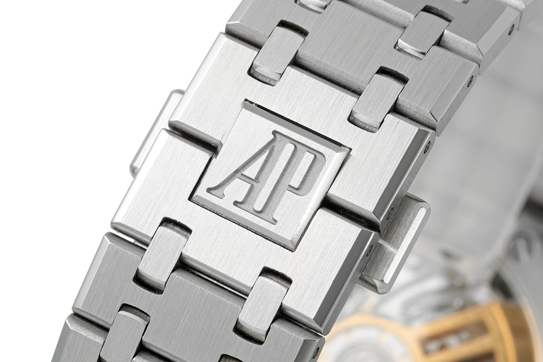 AP's new Royal Oak series 26240
