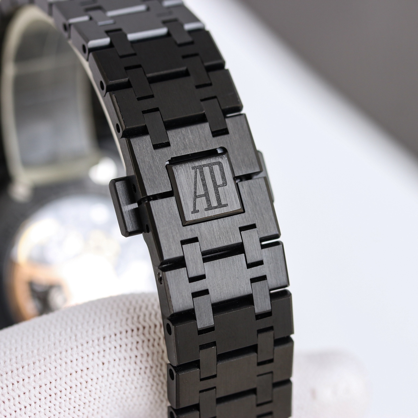 New model of Audemars Piguet Royal Oak Offshore men's mechanical watch, reference number 15407ST.OO.1220ST.01