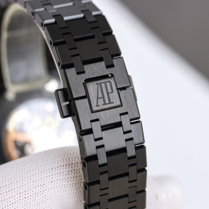 New model of Audemars Piguet Royal Oak Offshore men's mechanical watch, reference number 15407ST.OO.1220ST.01