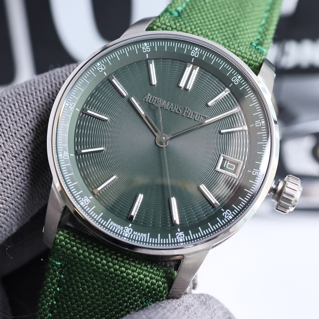 Movement: Automatic watch