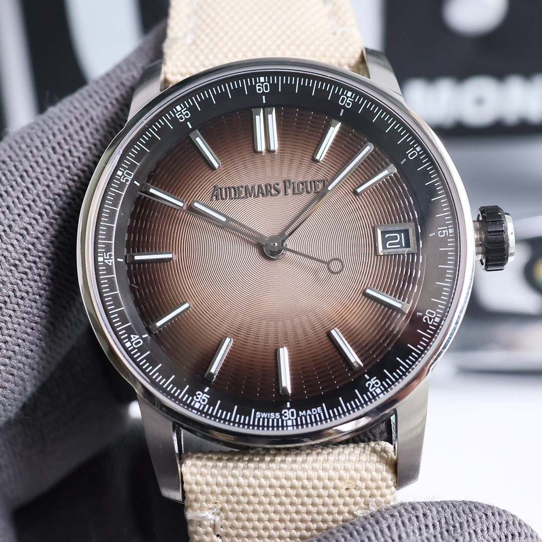 Movement: Automatic watch