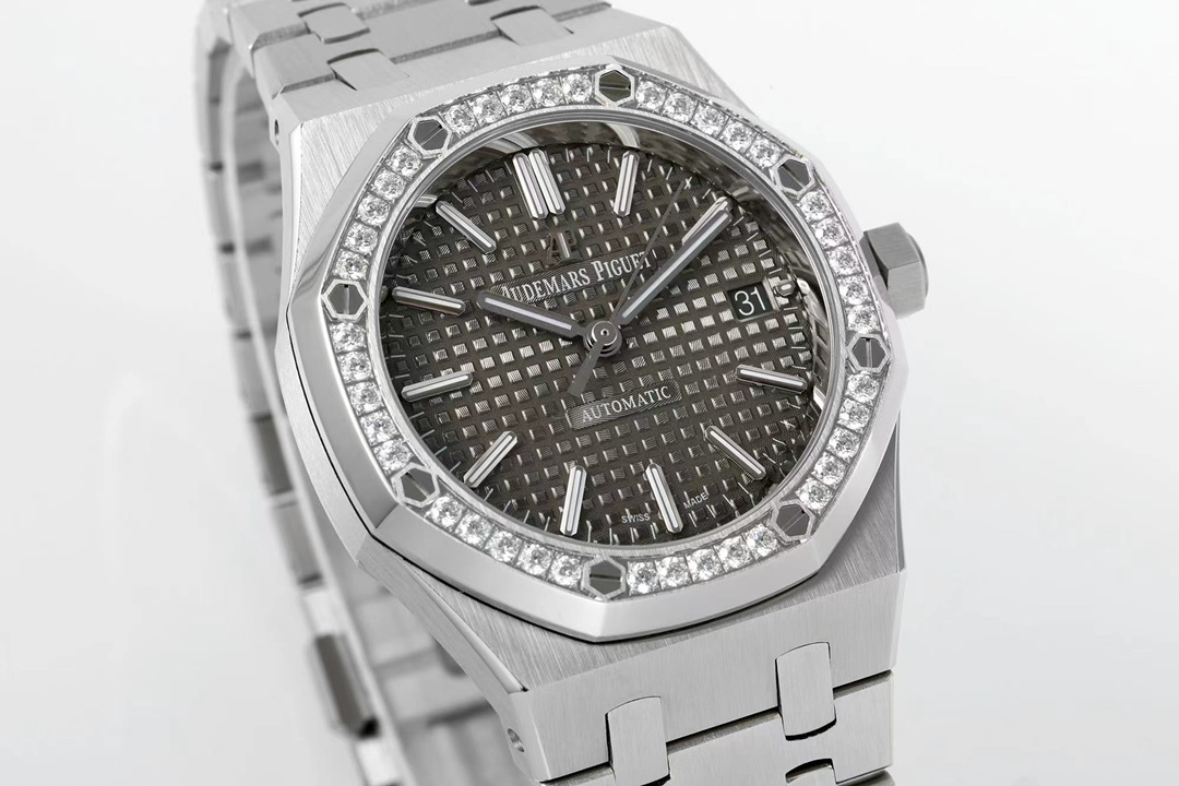 IPF —— The first global release of the 37mm colored diamond version: Audemars Piguet Royal Oak series 15450ST