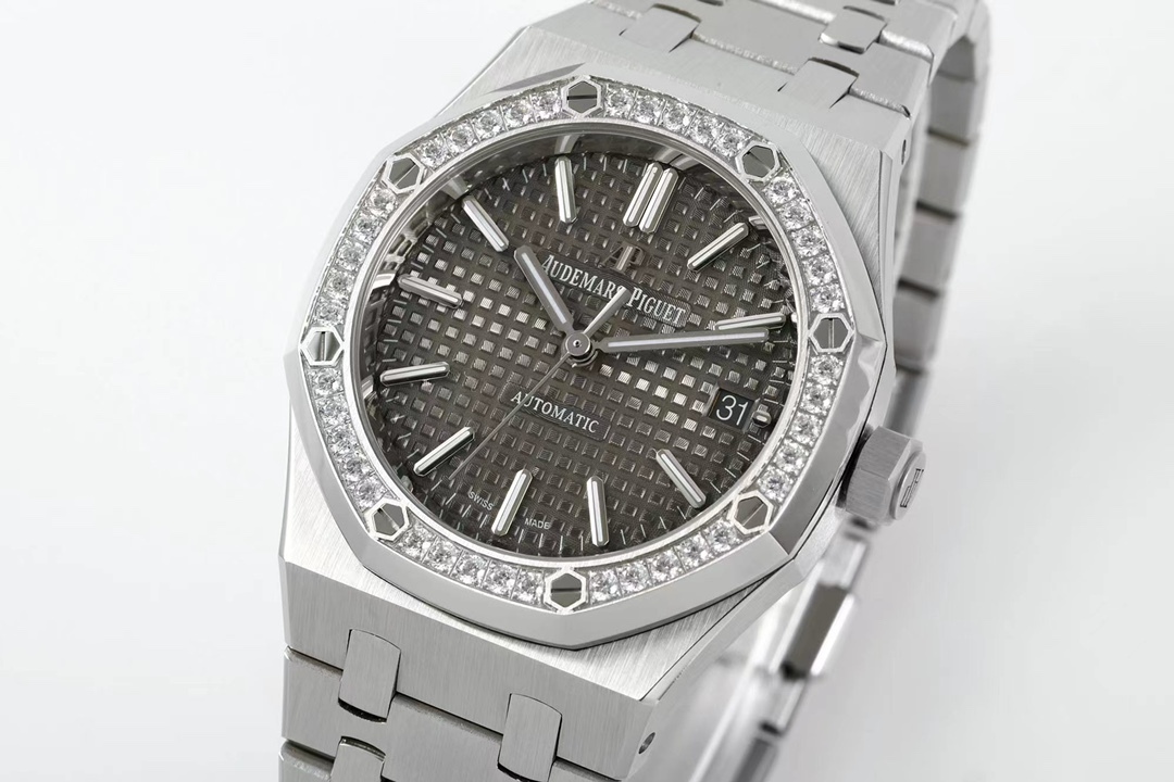 IPF —— The first global release of the 37mm colored diamond version: Audemars Piguet Royal Oak series 15450ST
