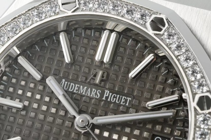 IPF —— The first global release of the 37mm colored diamond version: Audemars Piguet Royal Oak series 15450ST