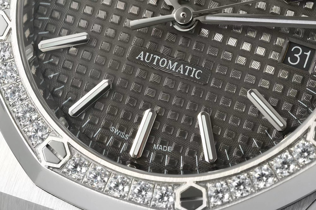 IPF —— The first global release of the 37mm colored diamond version: Audemars Piguet Royal Oak series 15450ST