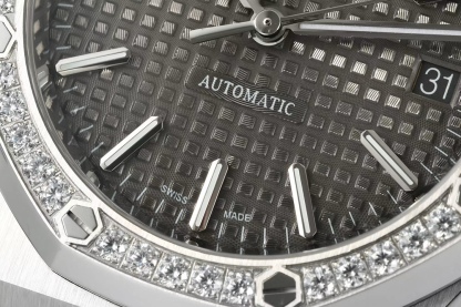 IPF —— The first global release of the 37mm colored diamond version: Audemars Piguet Royal Oak series 15450ST