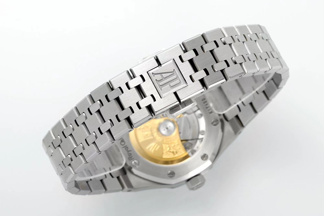 IPF —— The first global release of the 37mm colored diamond version: Audemars Piguet Royal Oak series 15450ST