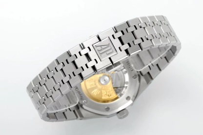 IPF —— The first global release of the 37mm colored diamond version: Audemars Piguet Royal Oak series 15450ST