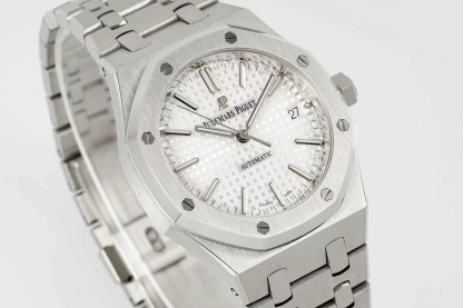 IPF —— The first global release of the 37mm colored diamond version: Audemars Piguet Royal Oak series 15450ST