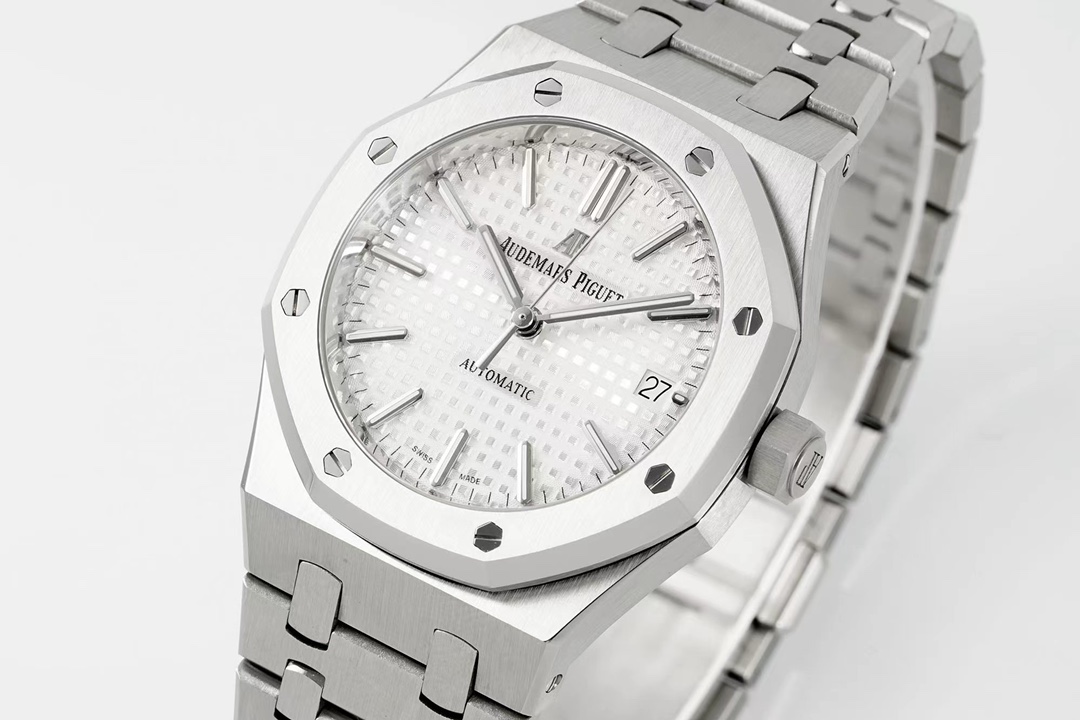 IPF —— The first global release of the 37mm colored diamond version: Audemars Piguet Royal Oak series 15450ST