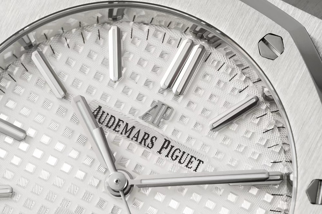 IPF —— The first global release of the 37mm colored diamond version: Audemars Piguet Royal Oak series 15450ST