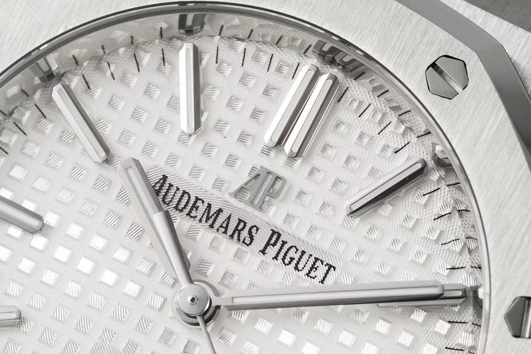IPF —— The first global release of the 37mm colored diamond version: Audemars Piguet Royal Oak series 15450ST