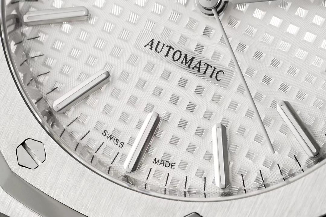 IPF —— The first global release of the 37mm colored diamond version: Audemars Piguet Royal Oak series 15450ST