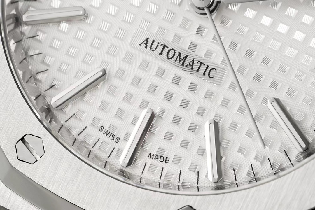 IPF —— The first global release of the 37mm colored diamond version: Audemars Piguet Royal Oak series 15450ST