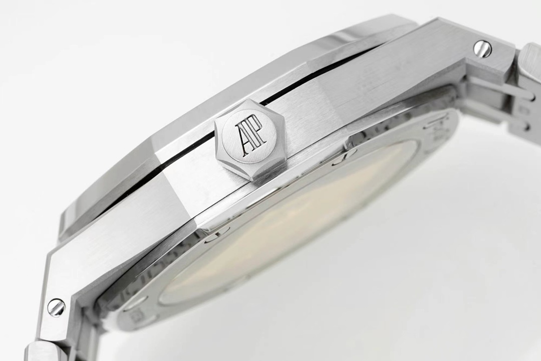 IPF —— The first global release of the 37mm colored diamond version: Audemars Piguet Royal Oak series 15450ST