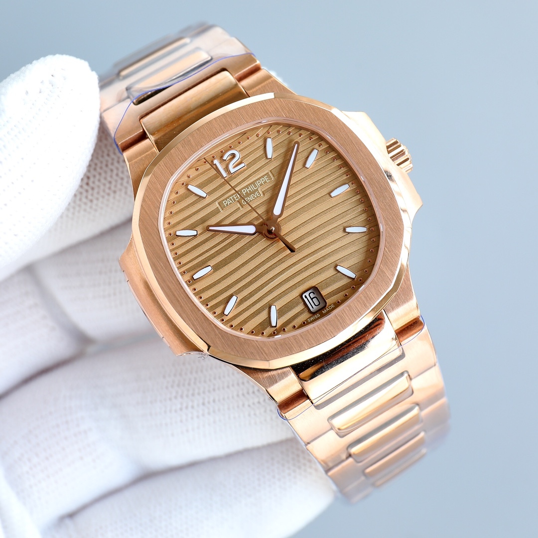 Patek Philippe's elegant sports Aquanaut Lady watch model PP7118 has arrived powerfully.