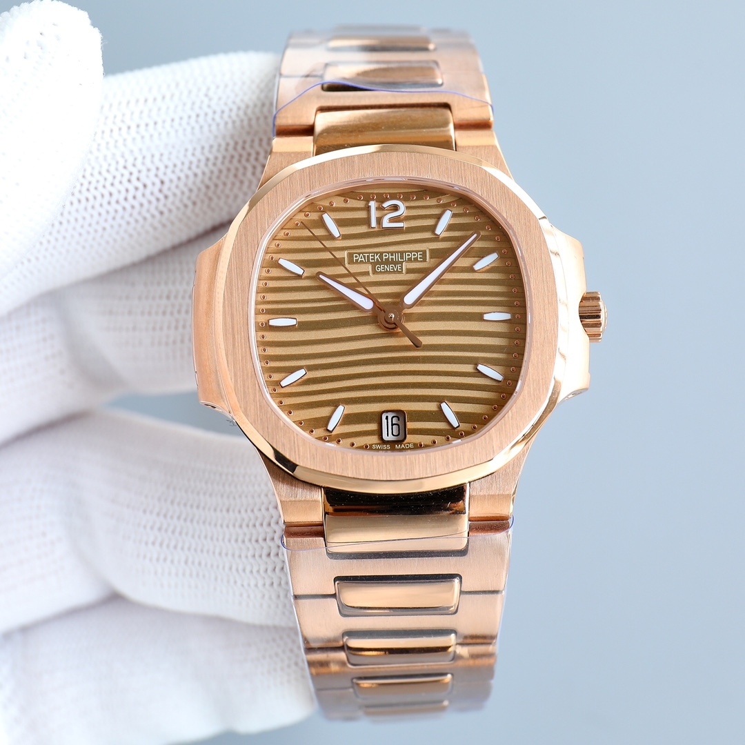 Patek Philippe's elegant sports Aquanaut Lady watch model PP7118 has arrived powerfully.