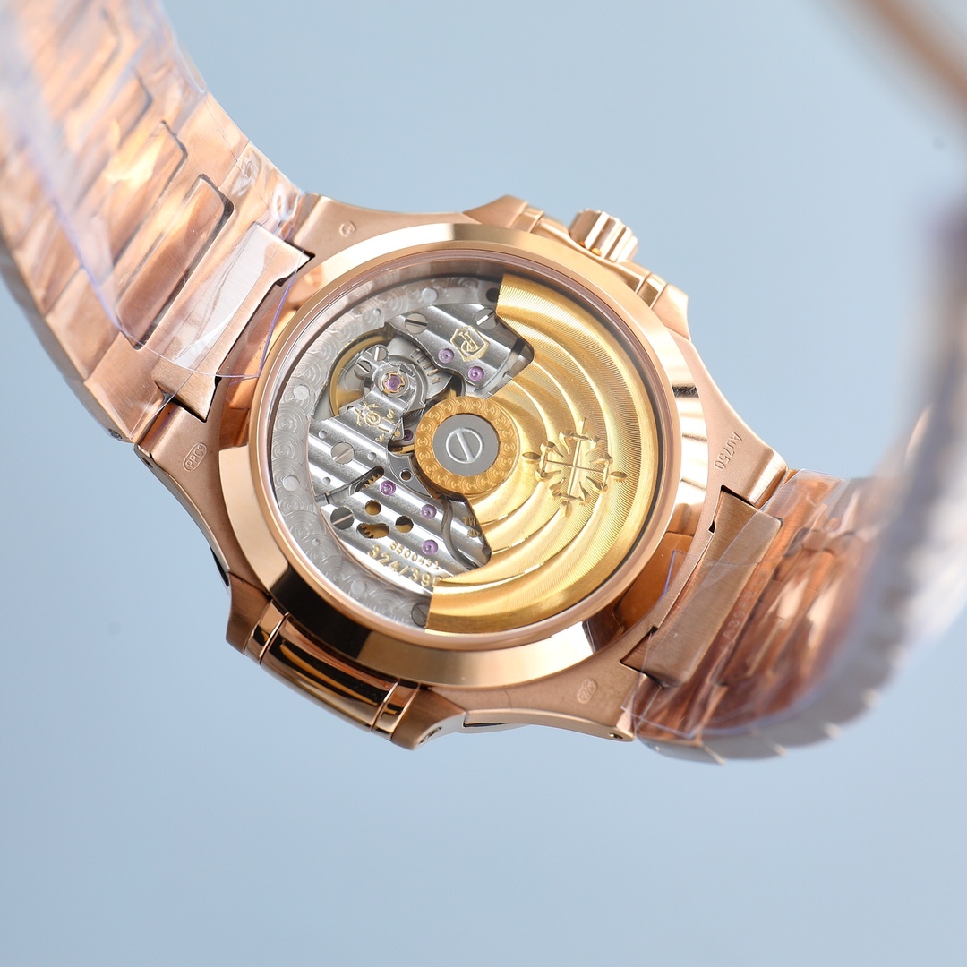 Patek Philippe's elegant sports Aquanaut Lady watch model PP7118 has arrived powerfully.