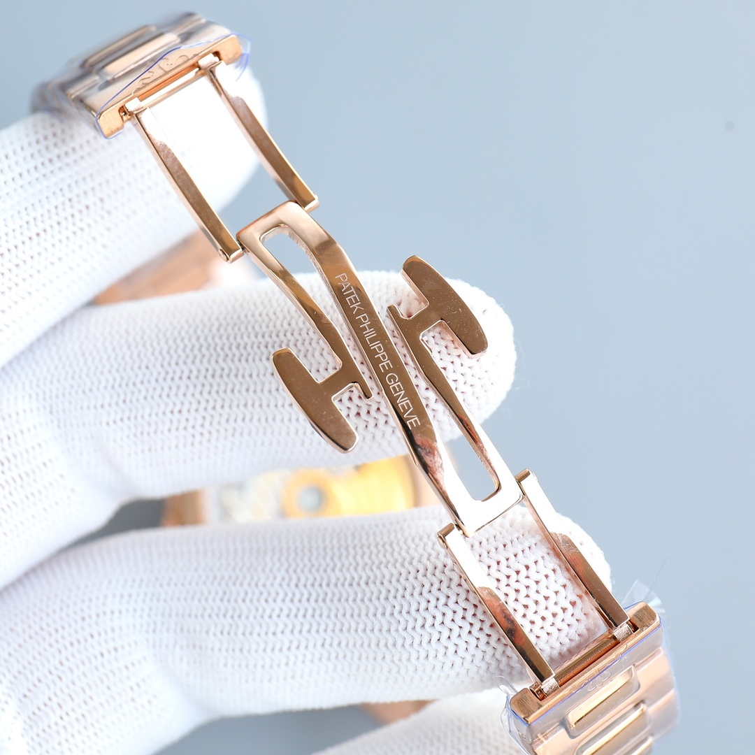 Patek Philippe's elegant sports Aquanaut Lady watch model PP7118 has arrived powerfully.