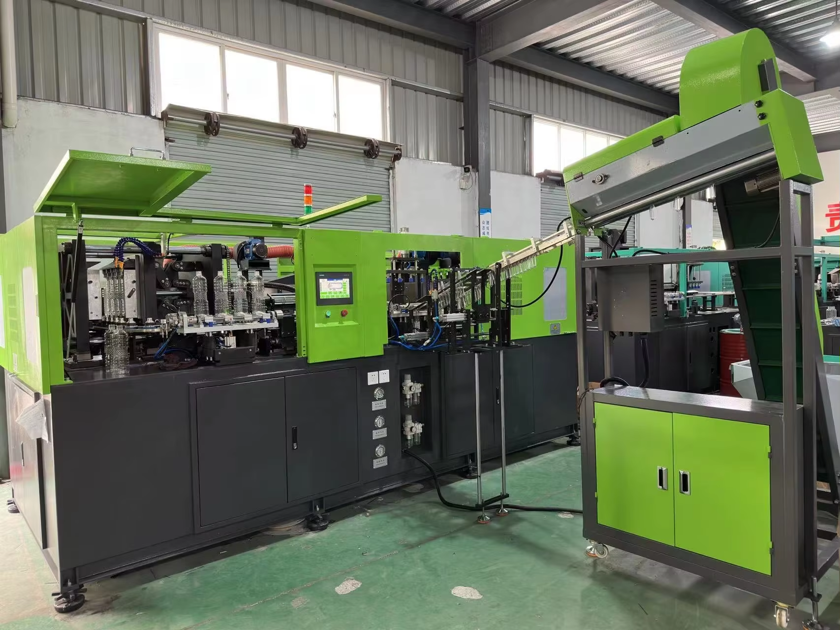 LT-F4-2L full automatic 4 cavity 2L PET stretching blow molding machine