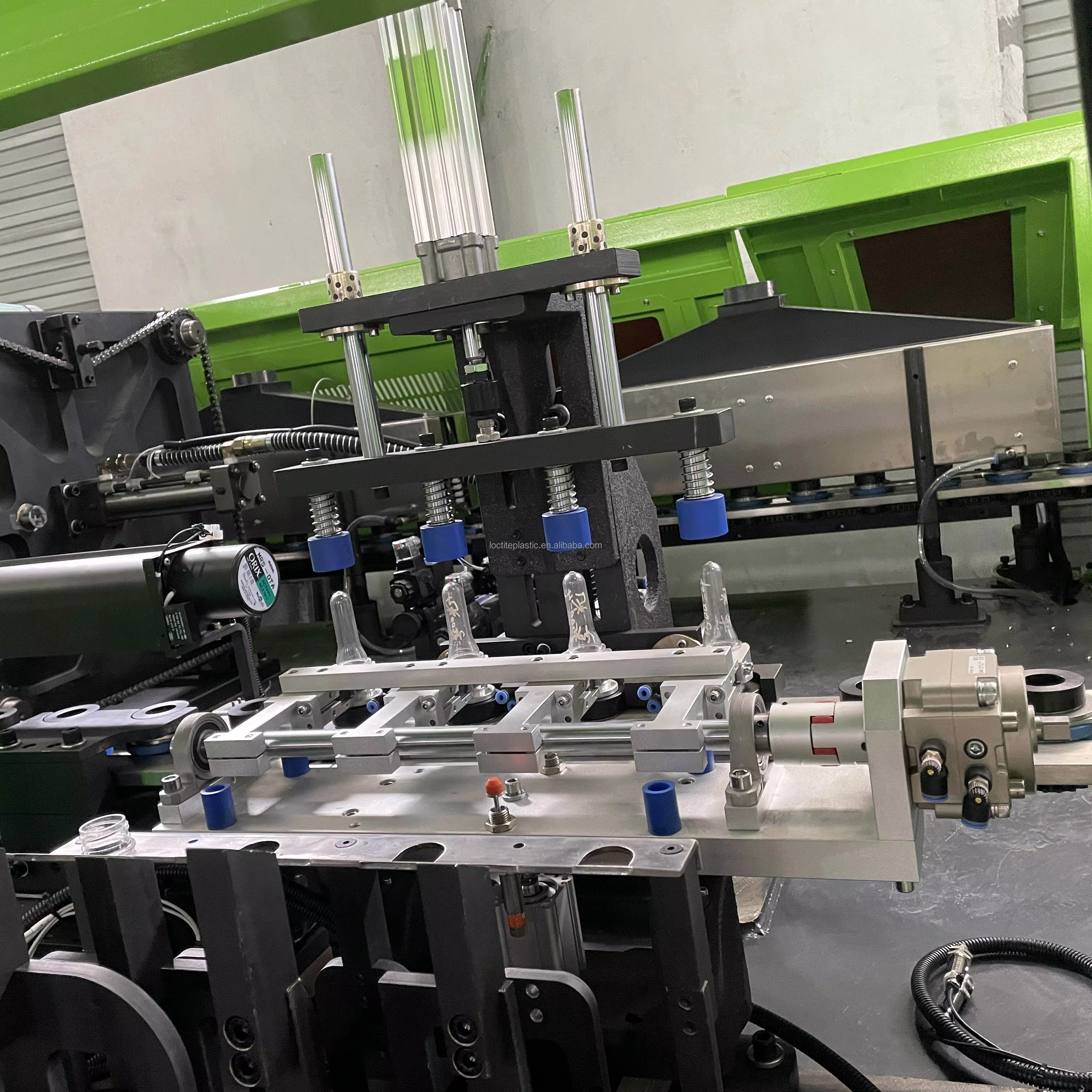 LT-F4-2L full automatic 4 cavity 2L PET stretching blow molding machine