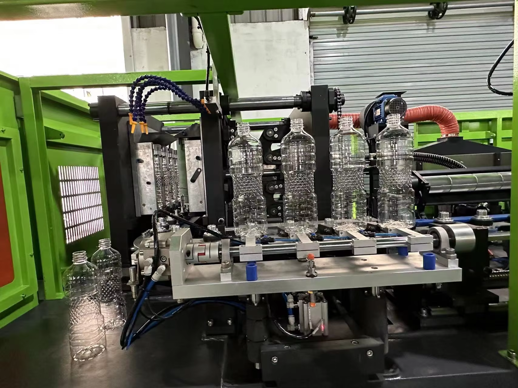 LT-F4-2L full automatic 4 cavity 2L PET stretching blow molding machine