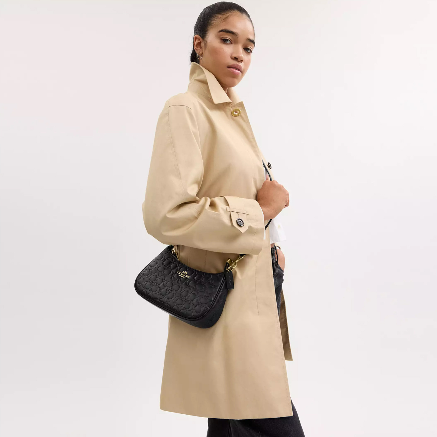 Teri Shoulder Bag In Signature Leather