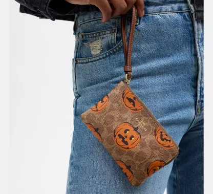  Corner Zip Wristlet In Signature Canvas With Halloween Print