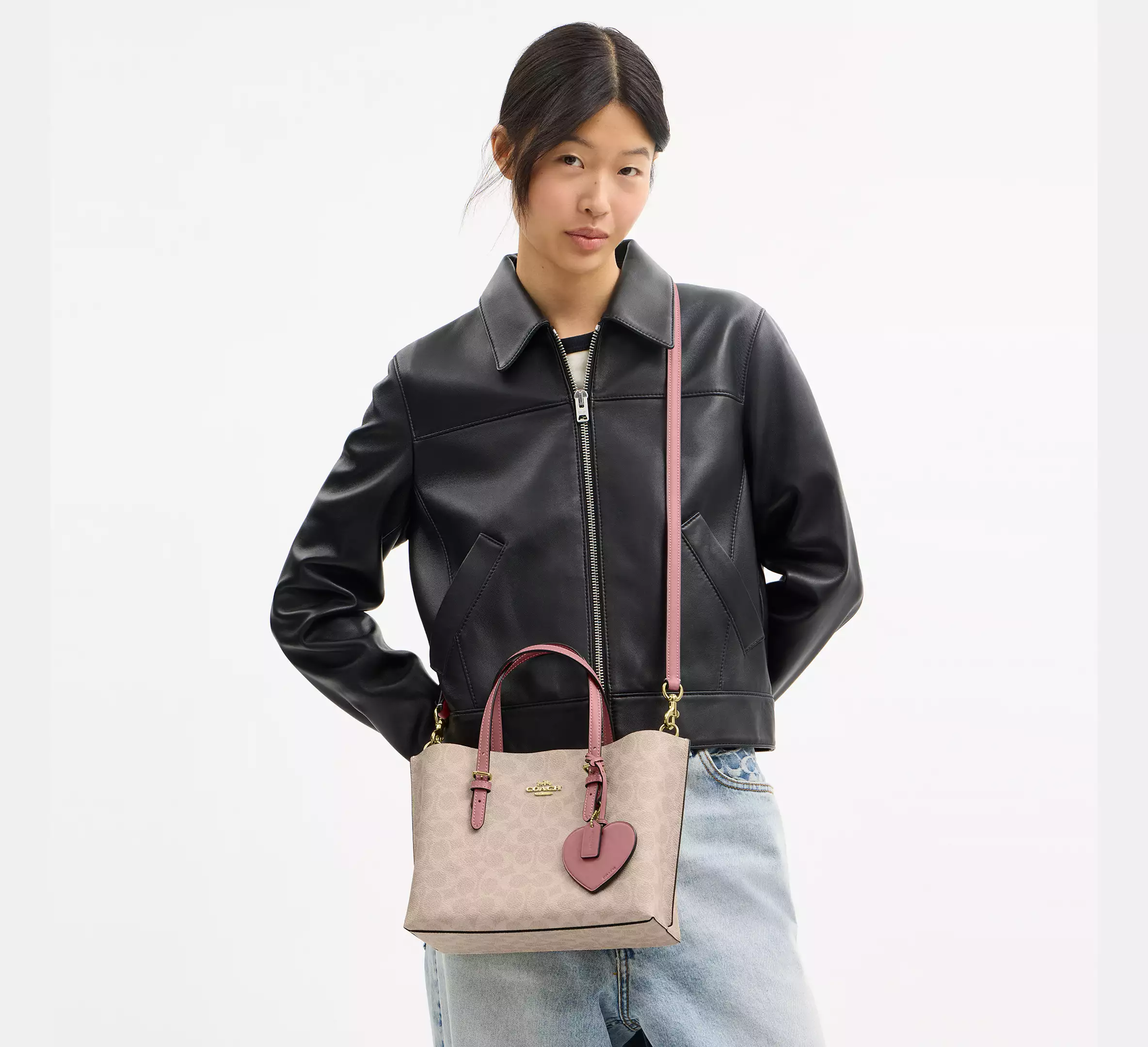 Mollie Tote Bag 25 In Signature Canvas With Heart Charm