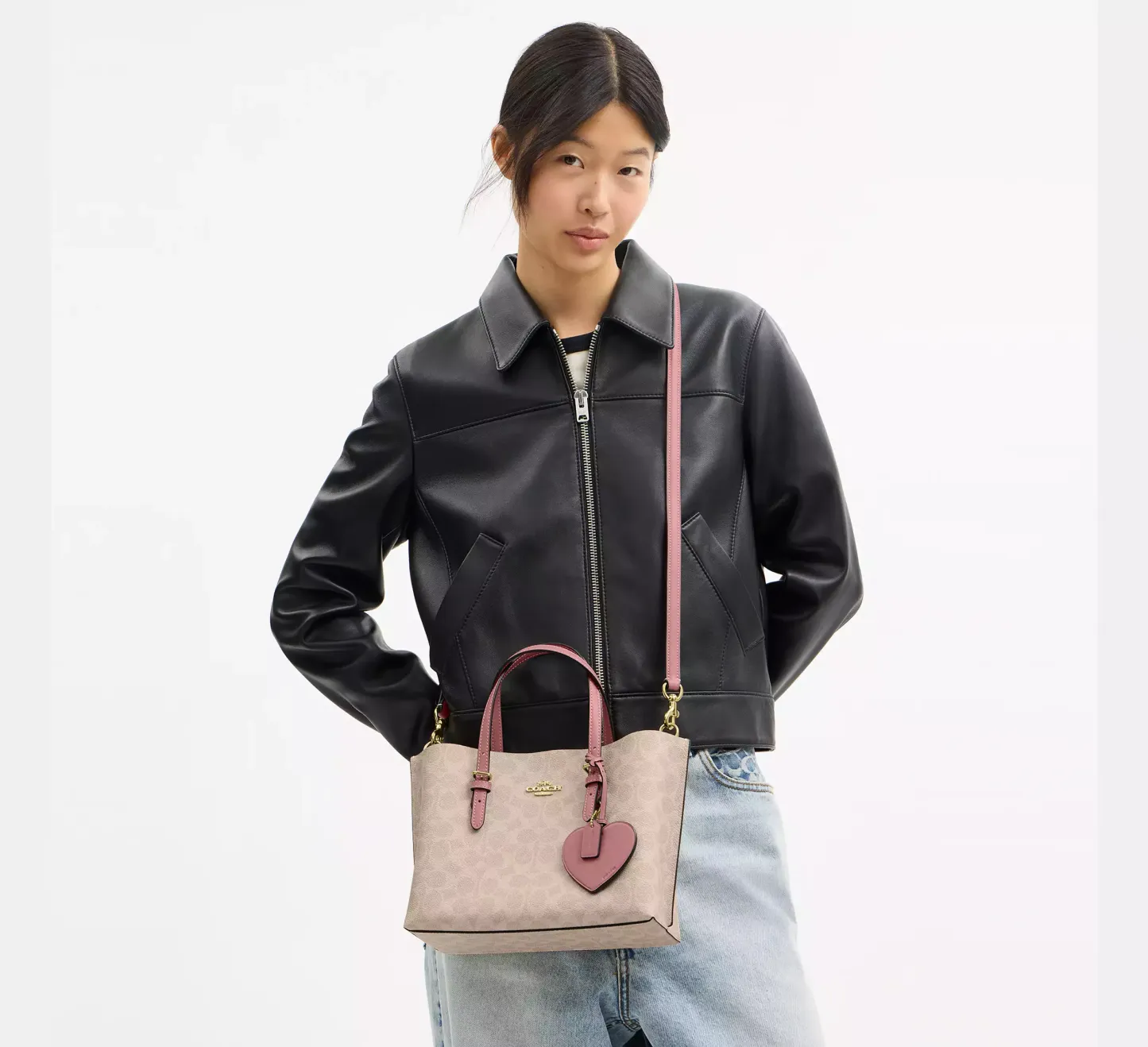 Mollie Tote Bag 25 In Signature Canvas With Heart Charm