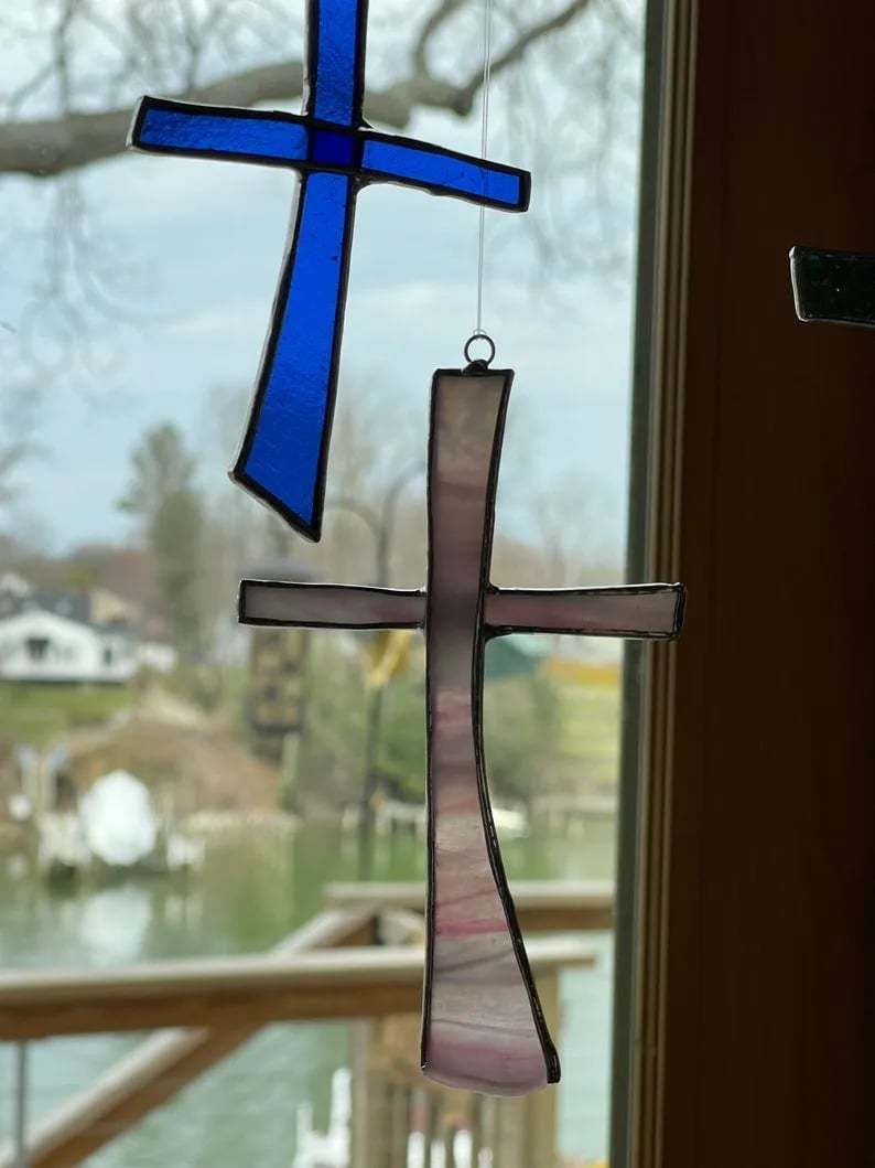 ✨Cross Suncatcher – Let God’s Light Shine Through Your Home with Beautiful Rainbow Blessings!🌈