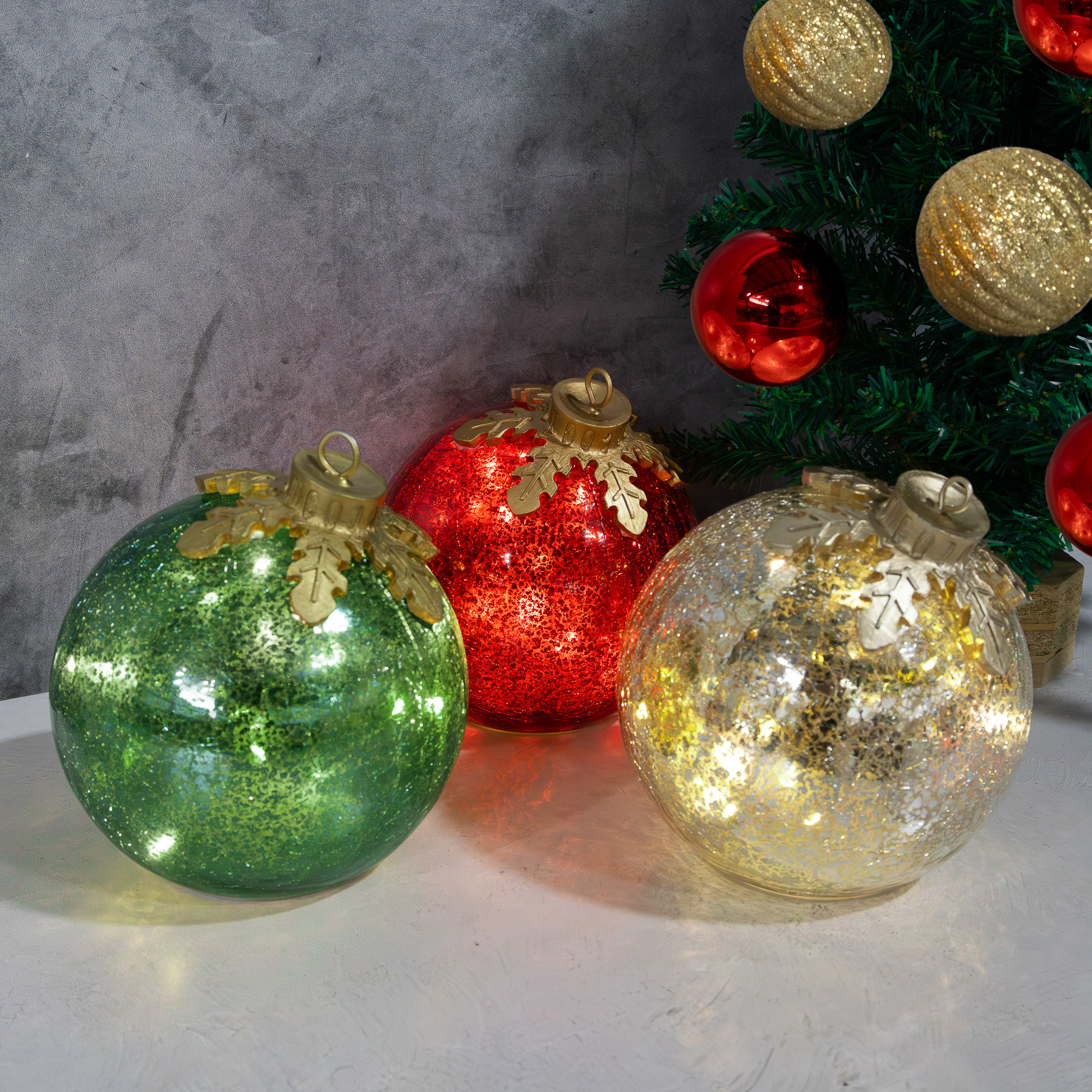 💝𝐐𝐕𝐂 𝐃𝐞𝐚𝐥𝐬 𝐨𝐧 𝐭𝐡𝐞 𝐃𝐚𝐢𝐥𝐲 - 𝐁𝐮𝐲 𝟐 𝐆𝐞𝐭 𝟐 𝐅𝐫𝐞𝐞✨Battery Operated Glass Tabletop Christmas Ornaments - Set of 3