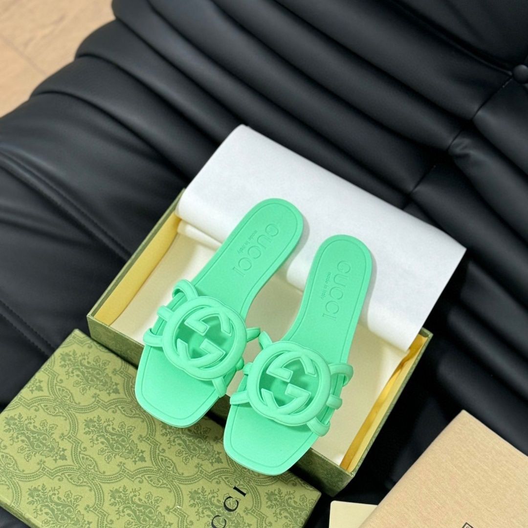 WOMEN'S INTERLOCKING G SLIDE SANDAL