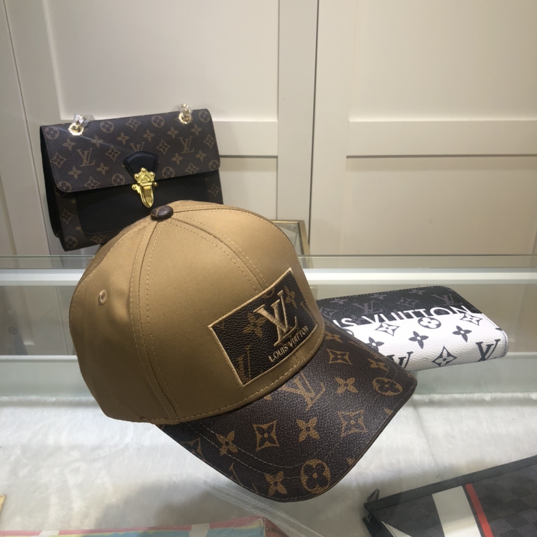 FASHIONABLE FOUR-LEAF CLOVER DOME BASEBALL CAP