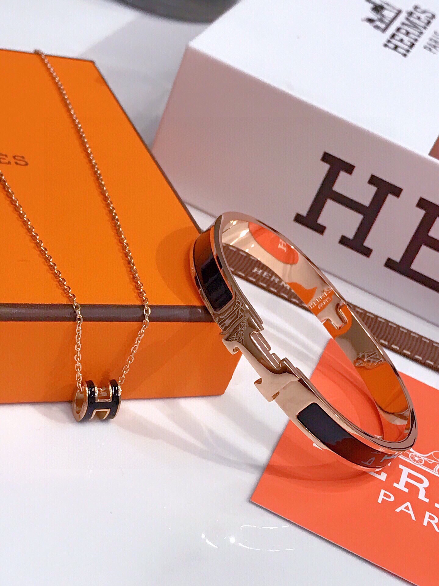 Clic HH bracelet + Mini Pop H pendant
