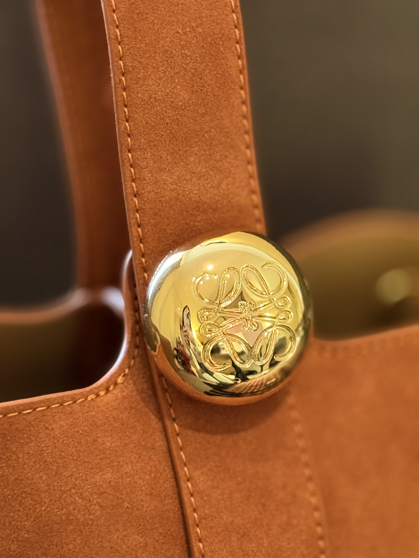 Pebble Bucket bag in soft grained calfskin