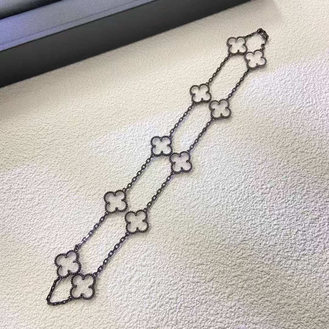 Vintage Alhambra necklace, 10 motifs