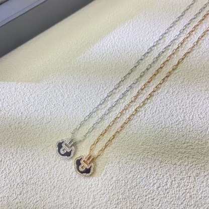 Yu Yi necklace with diamonds and jade