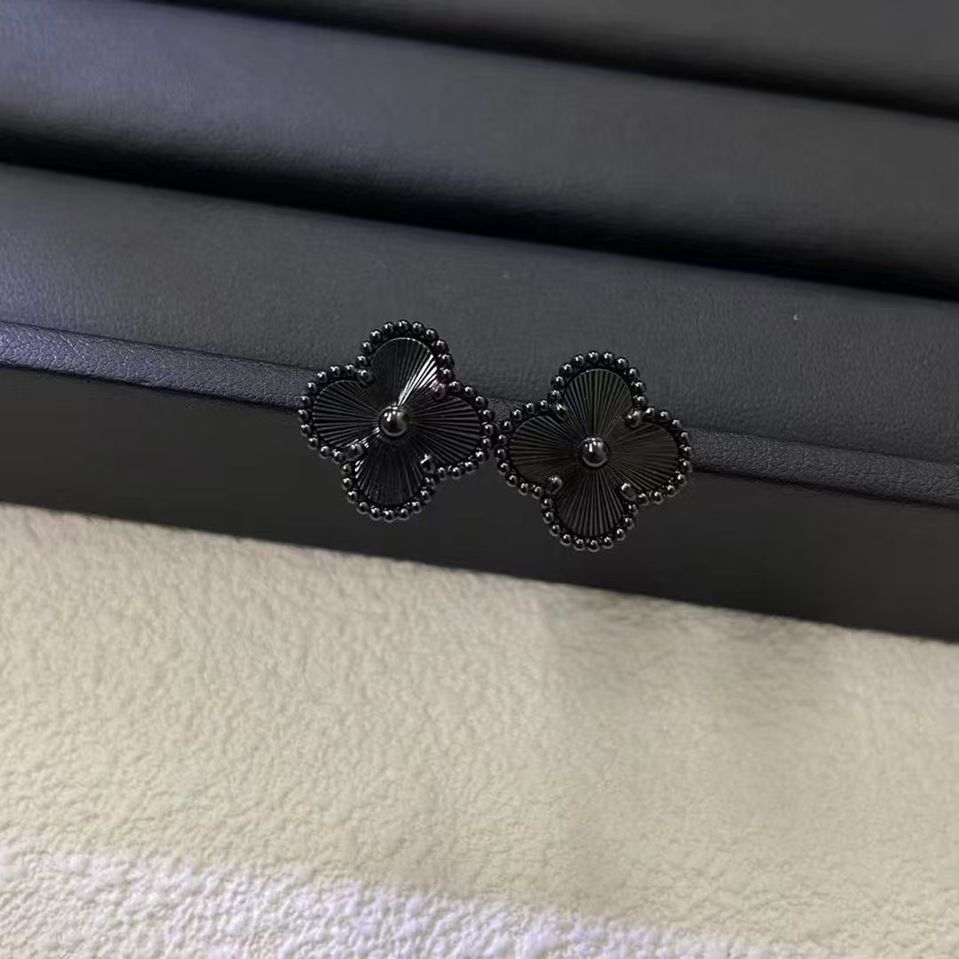 Magic Alhambra earrings