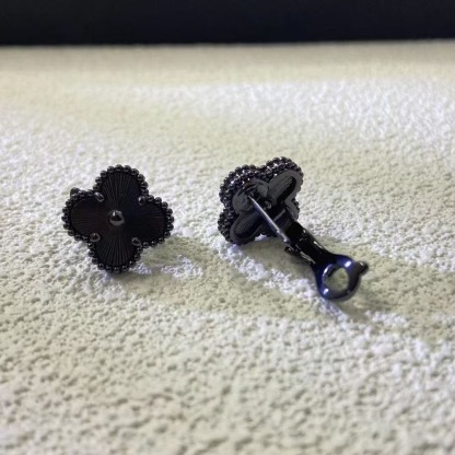 Magic Alhambra earrings