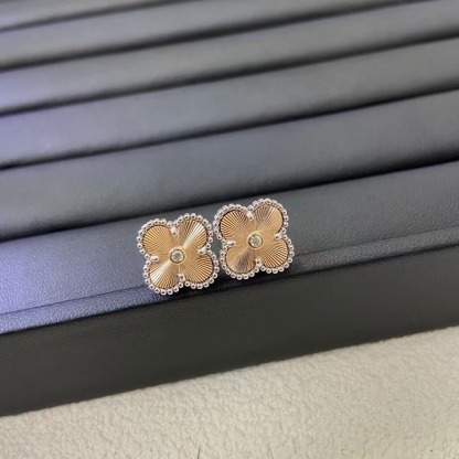 Magic Alhambra earrings